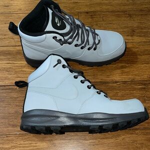 Size 9 Men’s NIKE MANOA LEATHER Boots